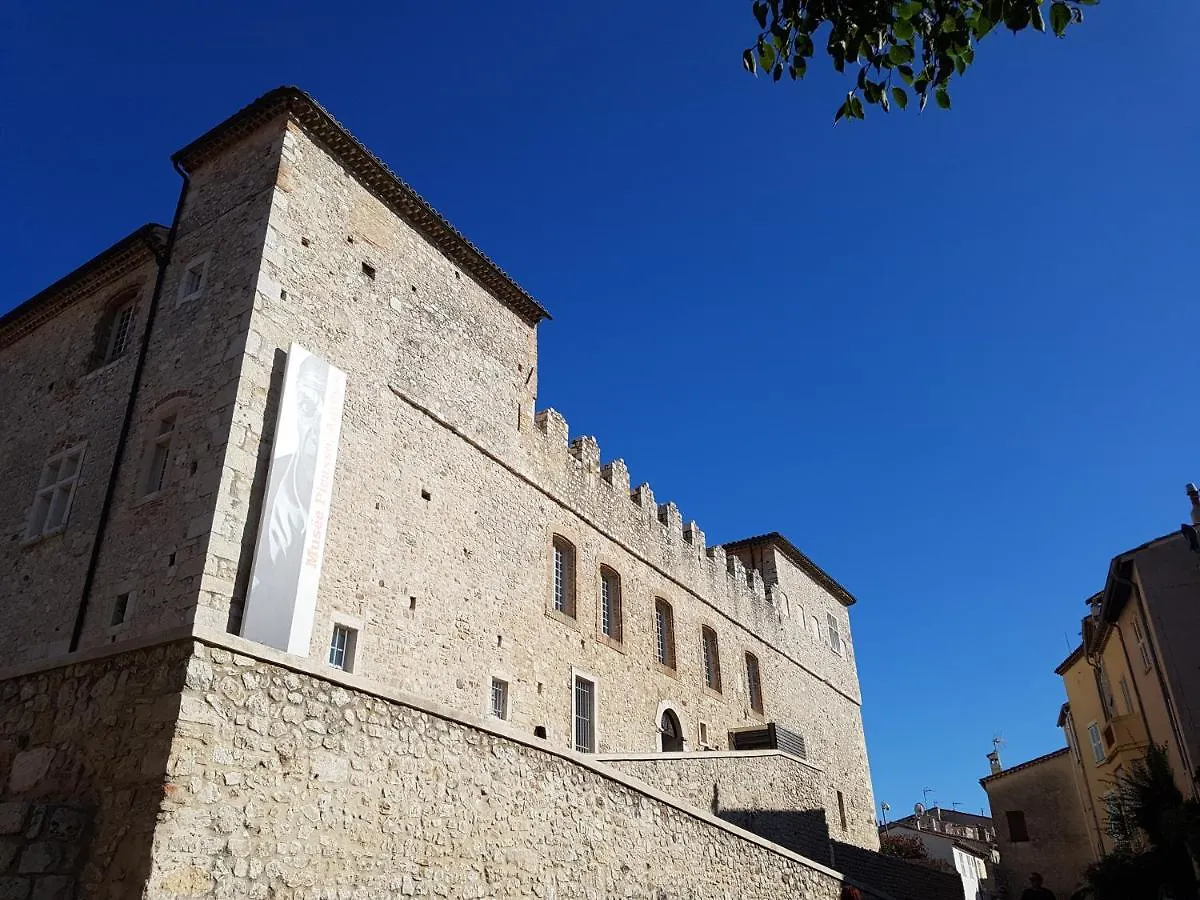 Appartement 2 Pieces Coeur Vieil Antibes 0*,  France
